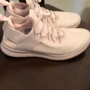 Nike Light Pink Commuter Running Shoes